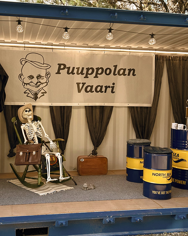 Vaarin tapahtumakontti keinutuolin kera